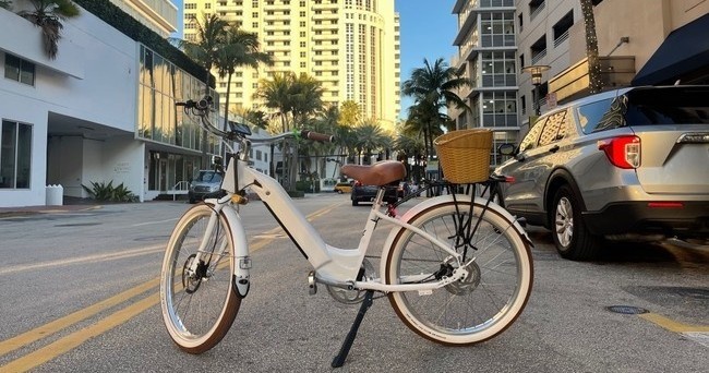 Electric bike rental in Miami Beach near Ocean Drive